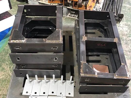 キュービクル架台とは?必要になるケース・種類・製作ポイントと当社の特徴 | 三重・愛知・岐阜 鋼材加工まるごと受託センター.com キュービクル架台とは?必要になるケース・種類・製作ポイントと当社の特徴 | 三重・愛知・岐阜 鋼材加工まるごと受託センター.com